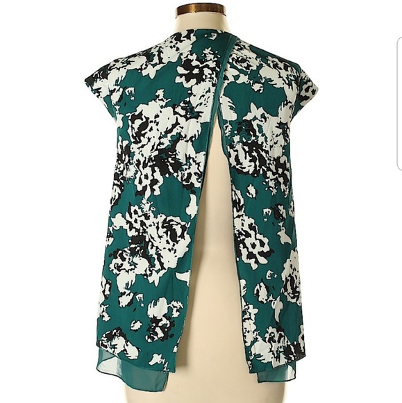 Banana Republic - Picture 3 of 3